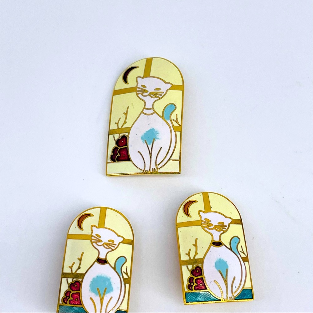 Vintage cat window scene costume jewelry set. Pin with matching clip earrings.